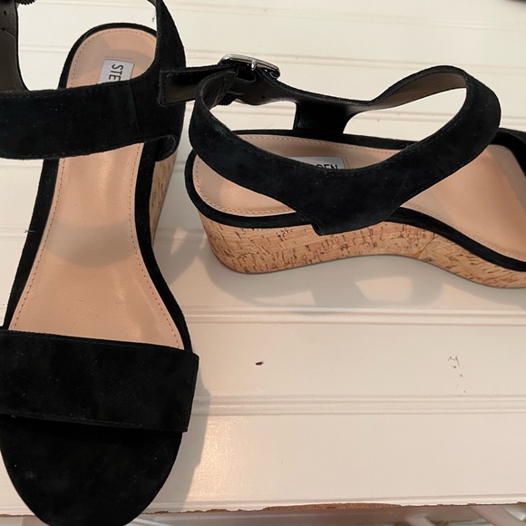 Size 8.5 Steve Madden wedges. Worn 1 time - Picture 2 of 5